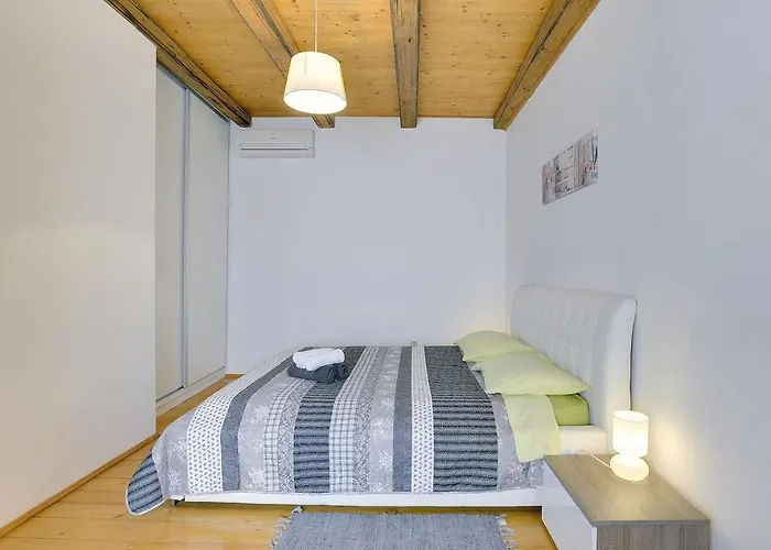 Rustikale Und Moderne Steinfinca Mit Zwei Parkplaetzen * Orihi