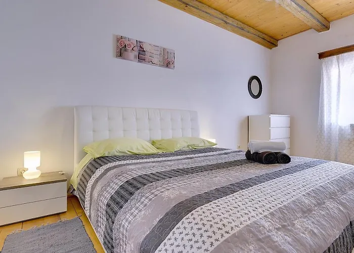 Rustikale Und Moderne Steinfinca Mit Zwei Parkplaetzen Vakantiehuis