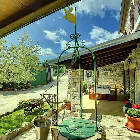 Rustikale Und Moderne Steinfinca Mit Zwei Parkplaetzen 別荘 Orihi