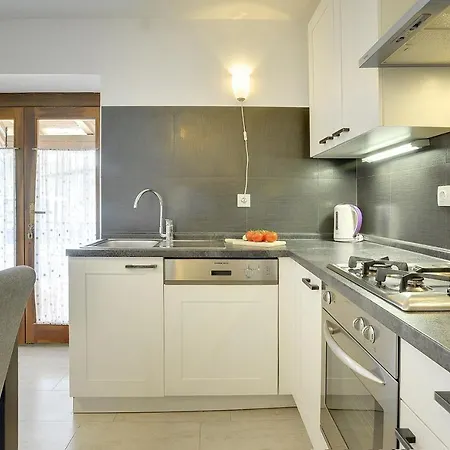 Rustikale Und Moderne Steinfinca Mit Zwei Parkplaetzen