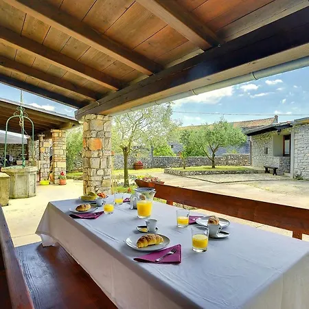 Holiday home Rustikale Und Moderne Steinfinca Mit Zwei Parkplaetzen Orihi